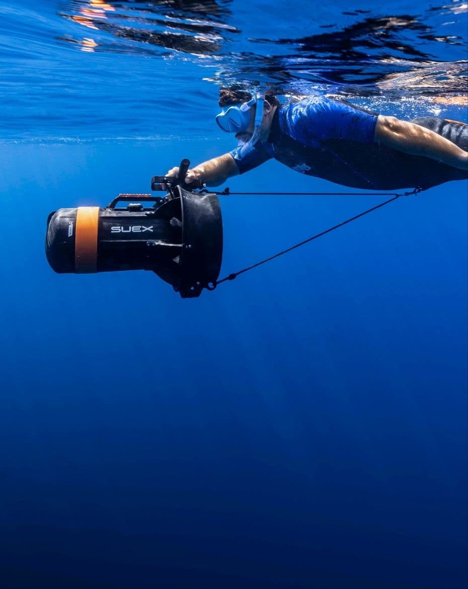 Snorkeller at the surface towed by the NEMO DPV