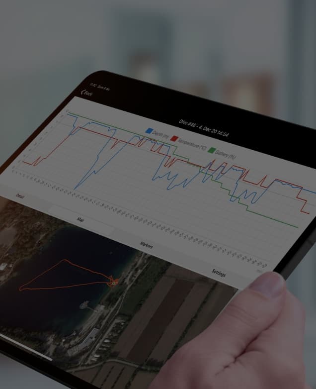 Tablet mit dem Profil eines Tauchgangs und der Streckenkarte